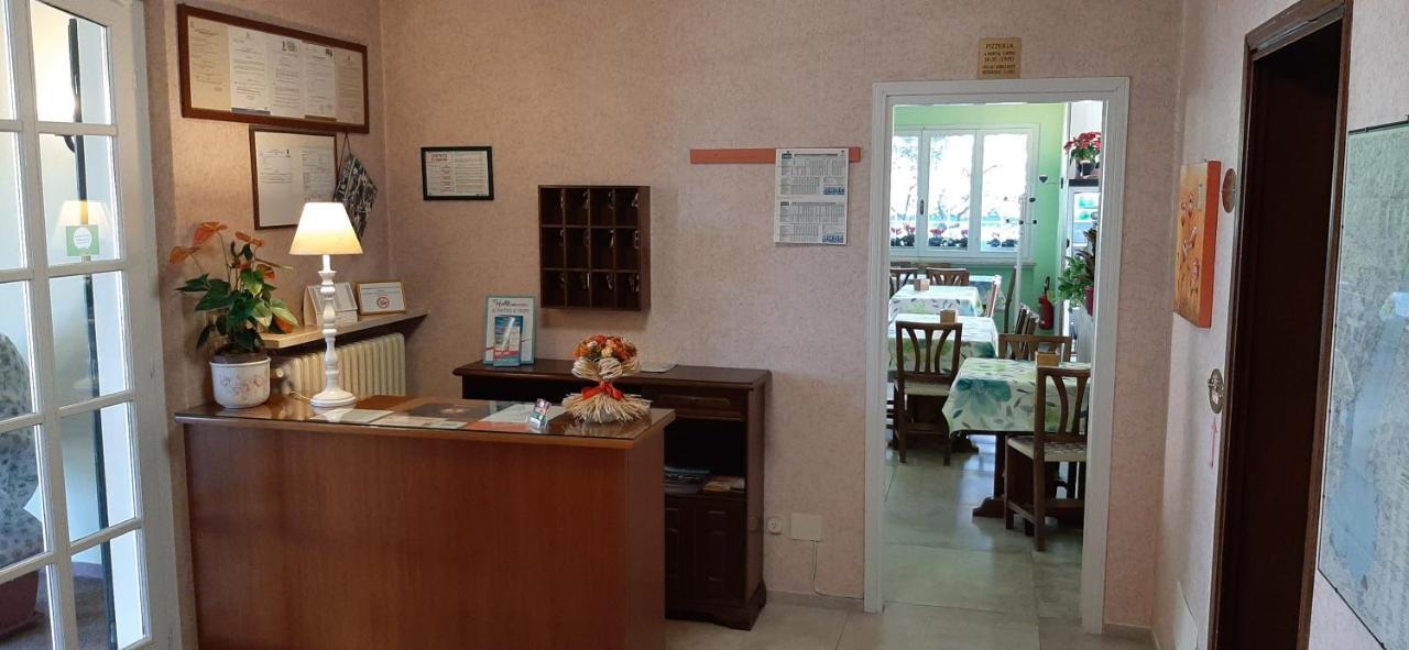 Albergo La Quiete Десенцано дел Гарда Екстериор снимка